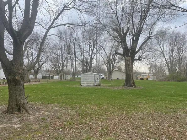 205 S Missouri St, Greenup, IL 62428