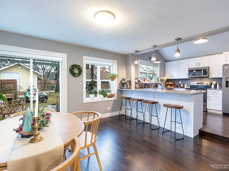 308 S Baldwin St — Photo 1