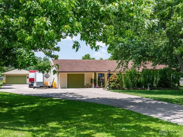 1221 Helke Rd, Vandalia, OH 45377