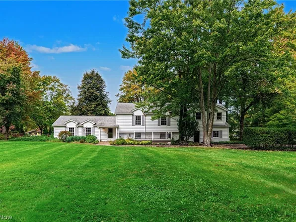 18050 Elliott Dr, Chagrin Falls, OH 44023