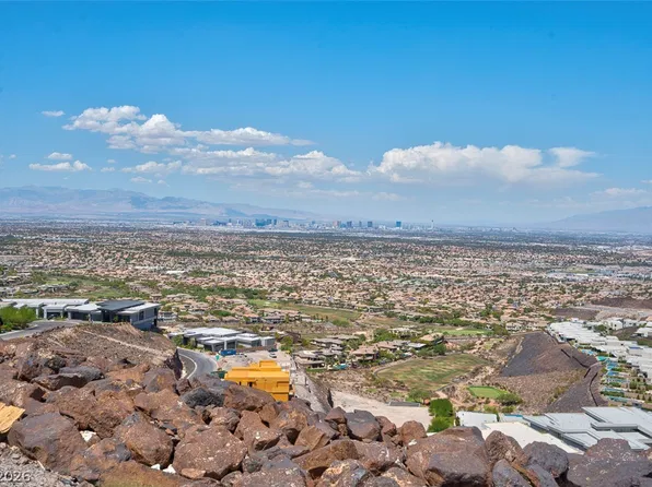 567 Rock Peak Dr, Henderson, NV 89012