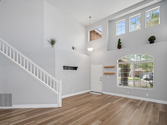3rd image of 44124 Mariposa Dr