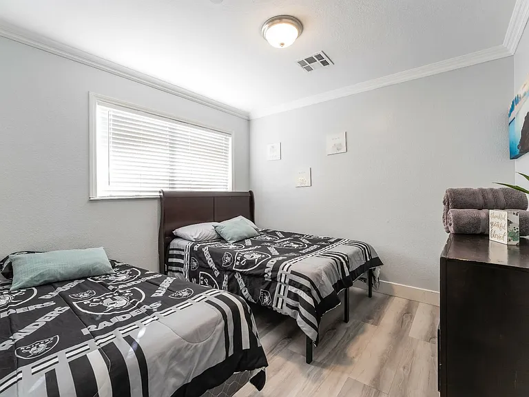 E Vegas Valley Dr — Photo 25