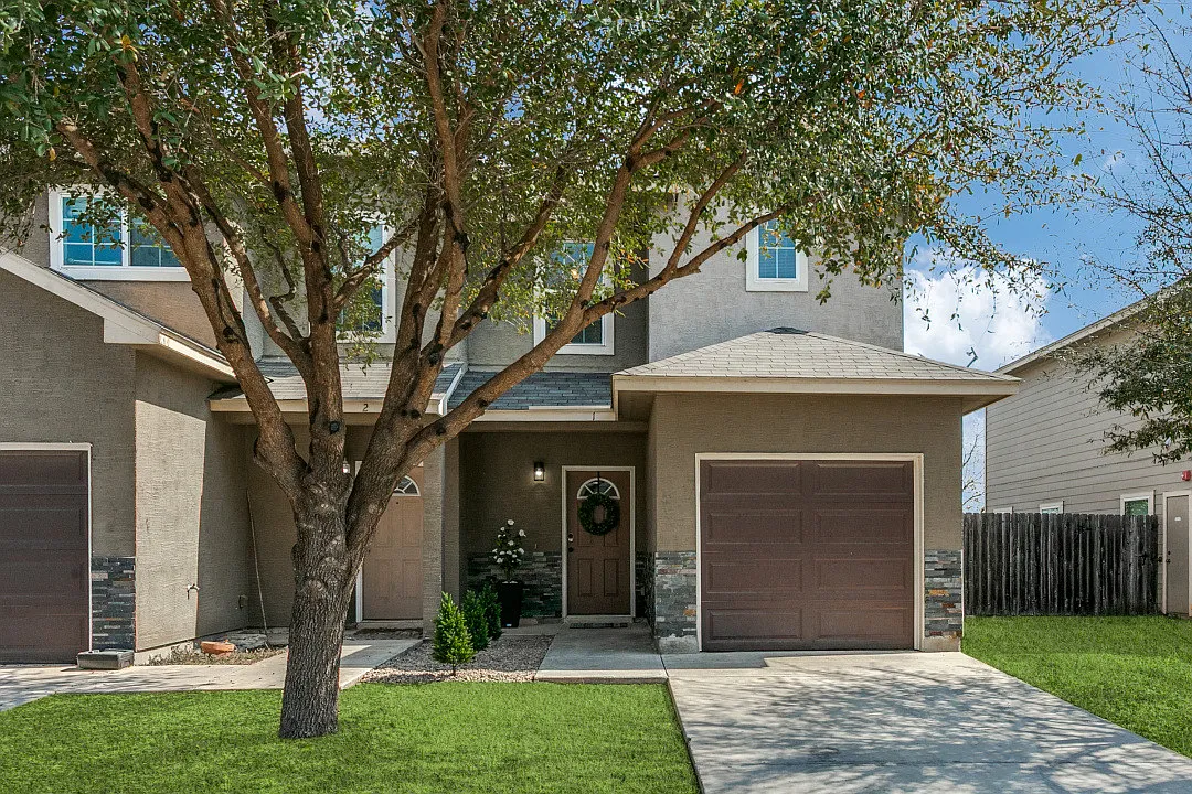 3 bed, 2.5 bath, 1162 sqft, $2,200 — Photo 1
