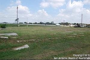 2nd image of 1426 N Interstate Highway 35