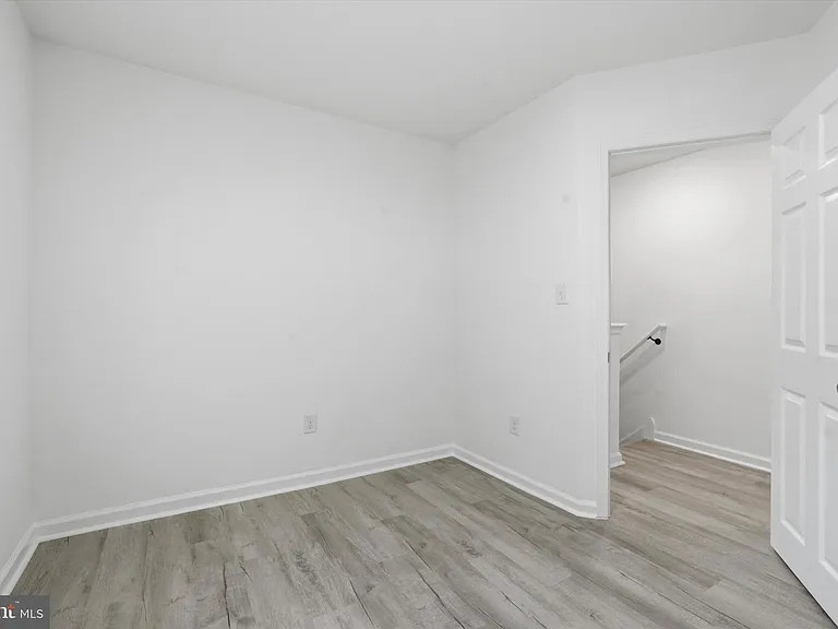 2209 W Toronto St — Photo 11