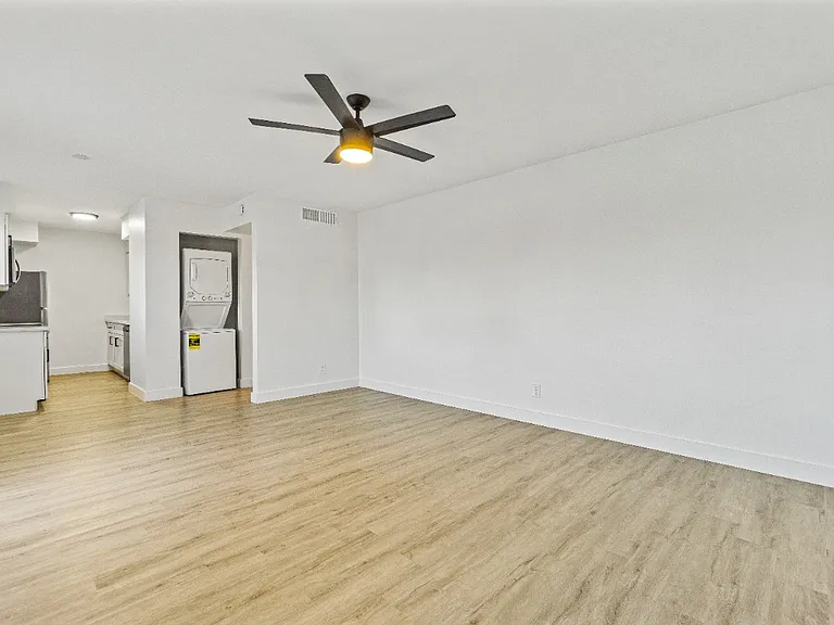 908 E Claremont St #2 — Photo 5