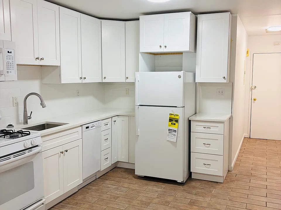 48 Davis Ave #2L