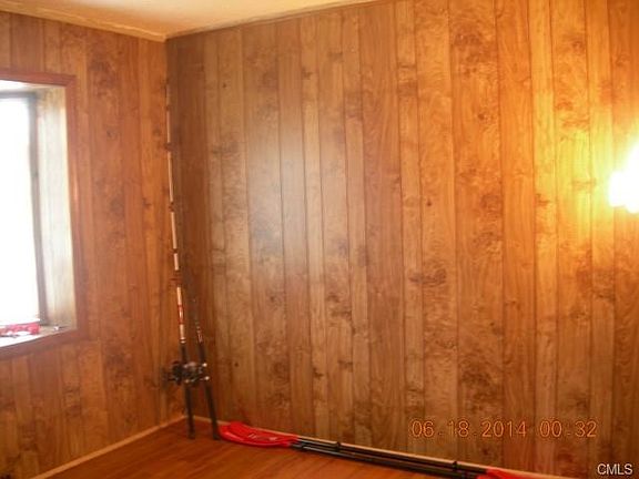 Livingroom with bay window