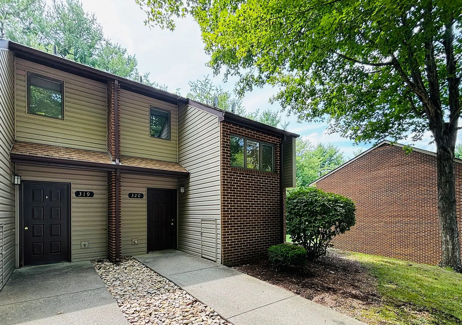 3 Bedroom 2.5 Bath Townhouse — Photo 2