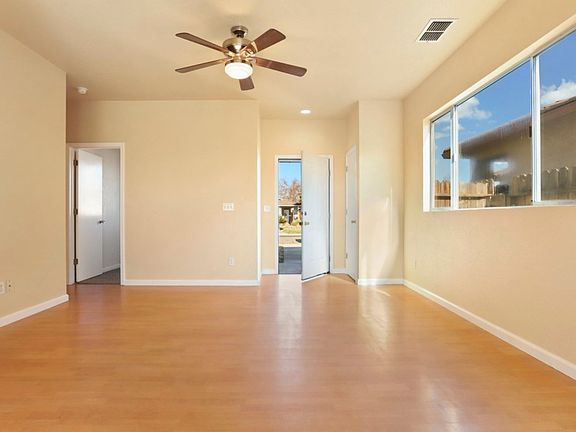 5th image of 912 Bateman Ct