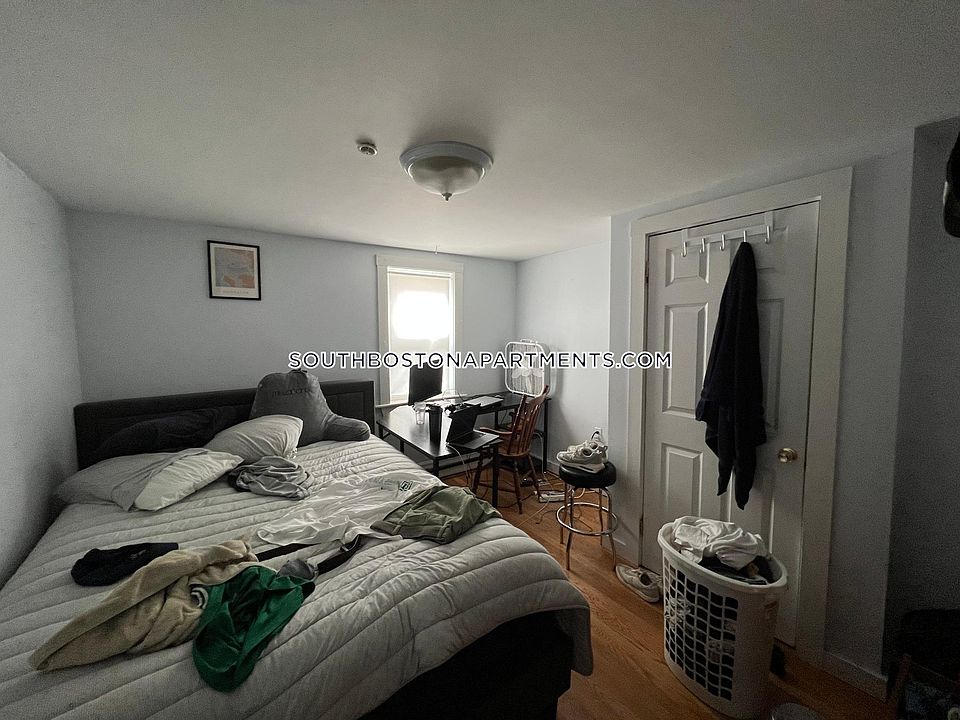 2nd image of 266 Gold St #4