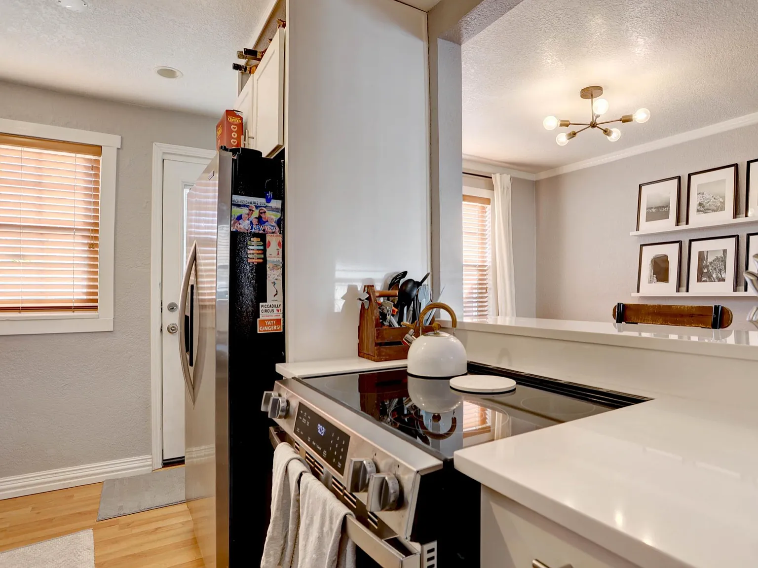 2 bed, 852 sqft, $2,000 — Photo 2
