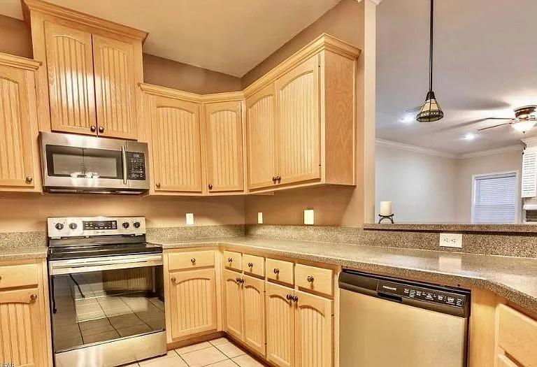 1015 W 11th St — Photo 12