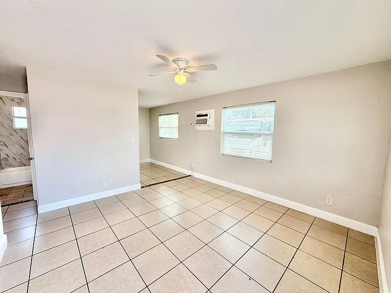 P (2347 Bayside St) — Photo 5