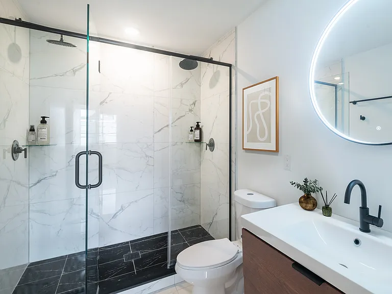 2621 W Oxford St #306 — Photo 3