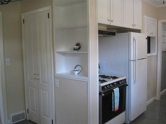 5th image of 1701 Westwood Dr