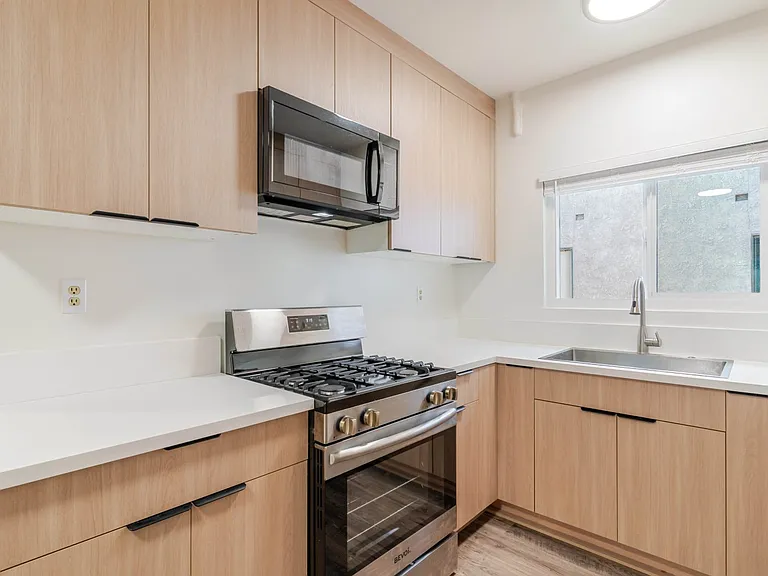 708 Porter St #3 — Photo 8