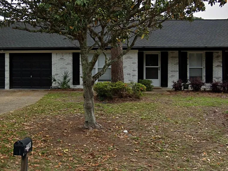4740 Balmoral Dr — Photo 2