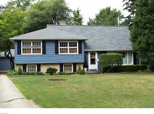 27926 Aberdeen Rd, Bay Village, OH 44140