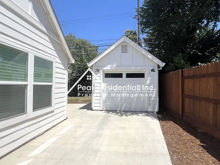 4867 V St — Photo 3