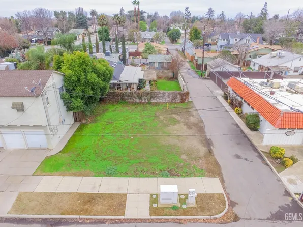2111 D St, Bakersfield, CA 93301