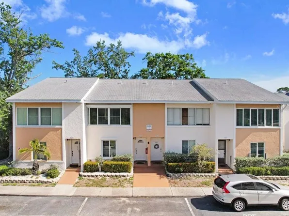 563 99th Ave N APT 102, Saint Petersburg, FL 33702