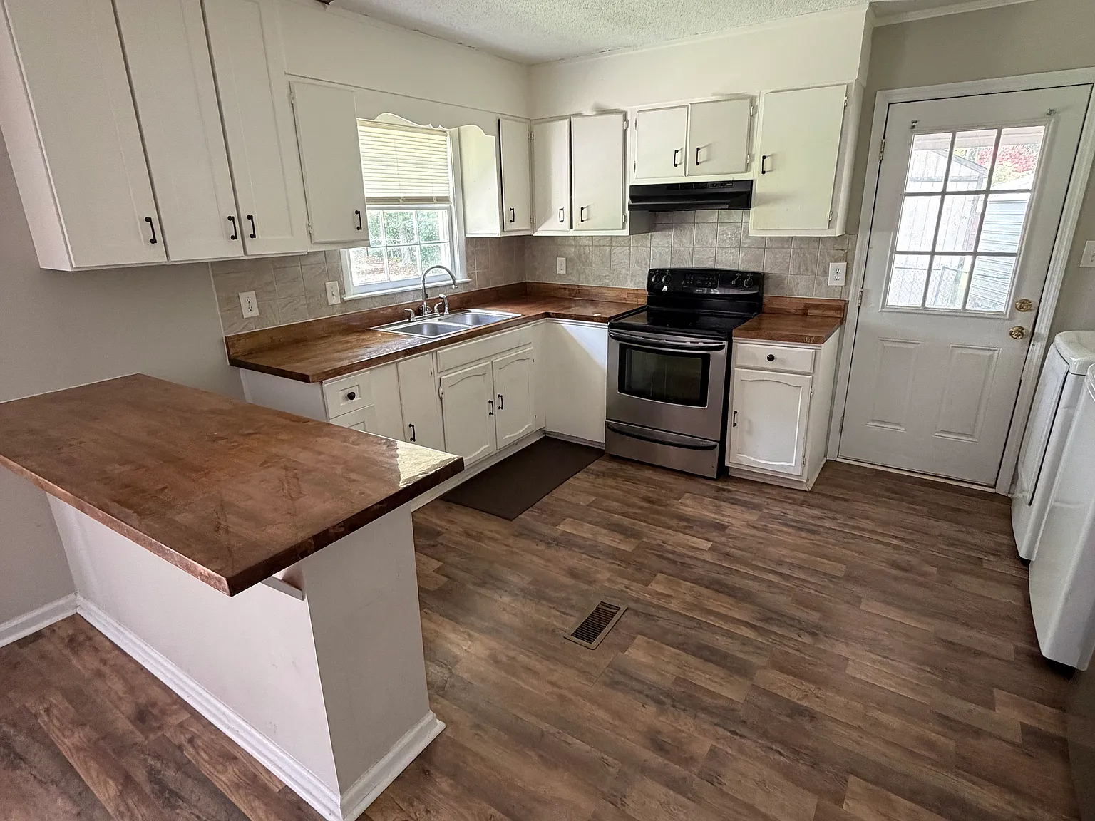 3 bed, 1193 sqft, $1,850 — Photo 3