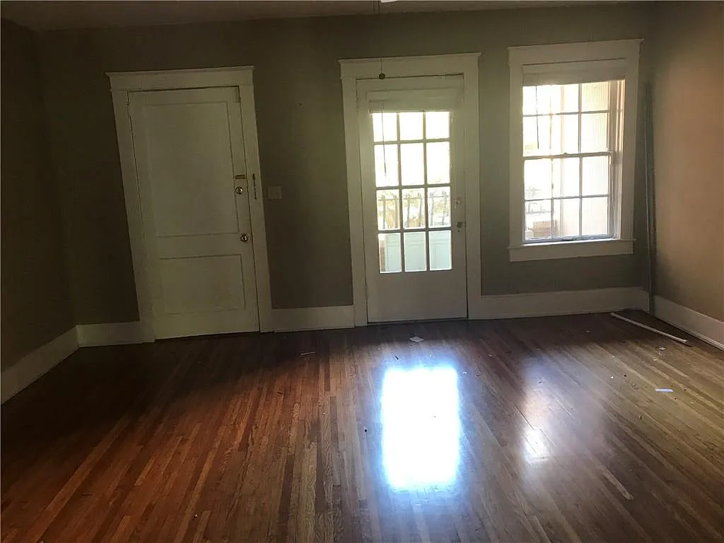 2 bed, 1.0 bath, 962 sqft, $1,095 — Photo 2