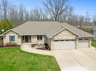 1549 Belle Plane Cir, Green Bay, WI 54313