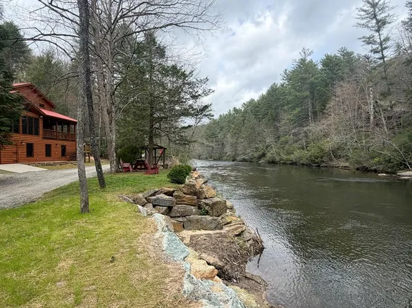 730 Riverside Ln, Blue Ridge, GA 30513