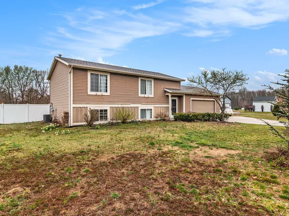 3856 Hidden Forest Dr, Dorr, MI 49323