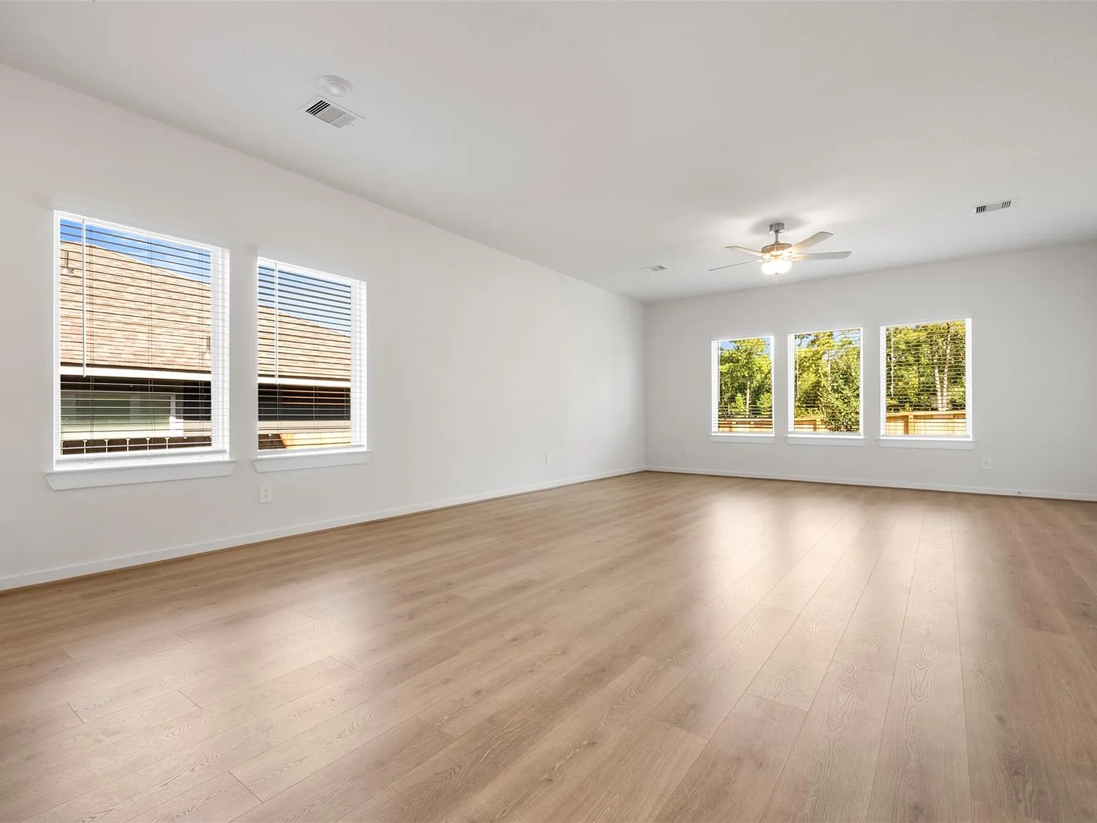 4 bed, 2.5 bath, 2585 sqft, $2,675 — Photo 4
