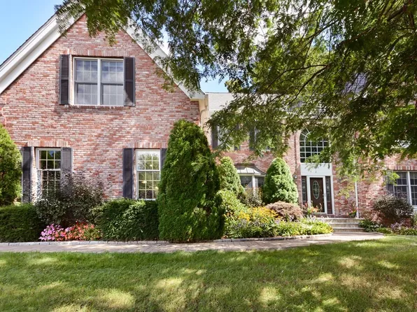 2 Sleigh Ln, Westborough, MA 01581
