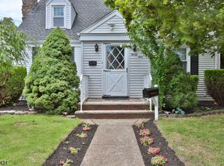 39 Chestnut St, Wallington, NJ 07057