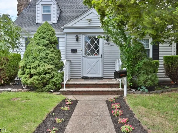 39 Chestnut St, Wallington Boro, NJ 07057