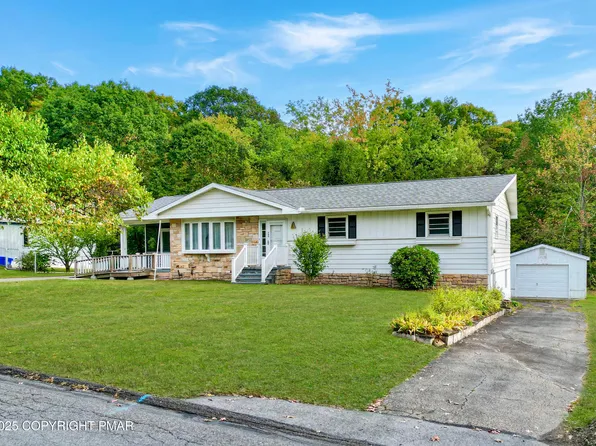 700 Union St, Peckville, PA 18452