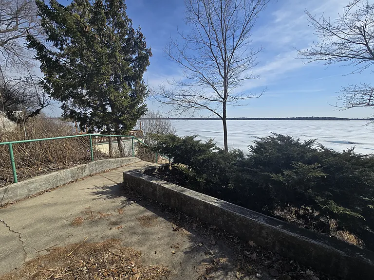 Public access to lake