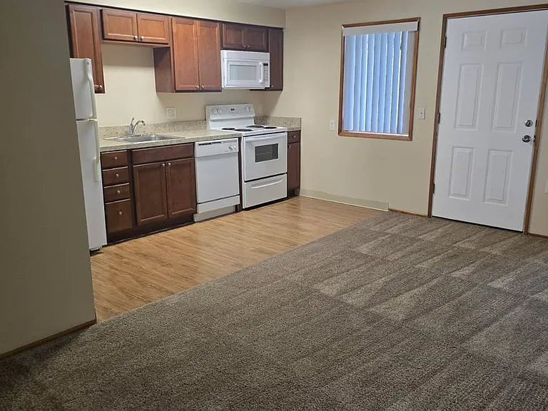 Latitude 44 Apartments — Photo 16