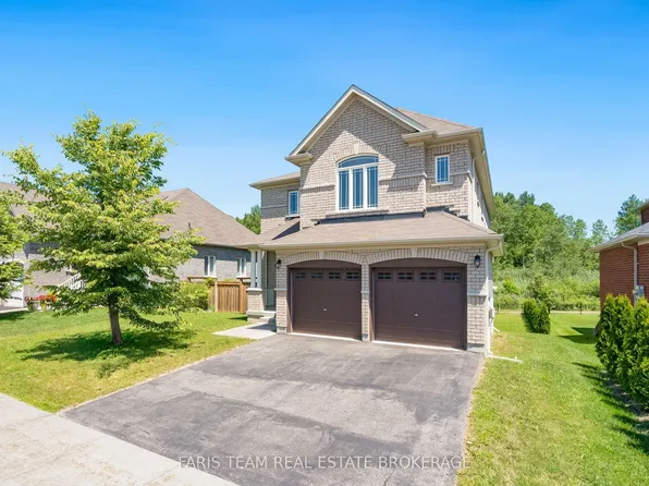 33 Pearl St, Wasaga Beach, ON L9Z 0G9