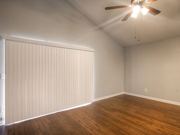 3rd image of 1029 Burnett St