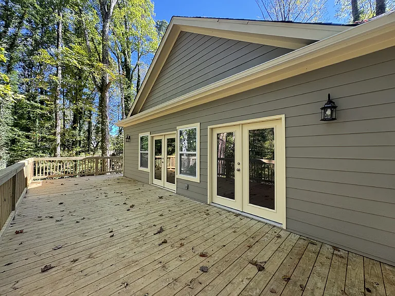 2644 Ladd Dr — Photo 1