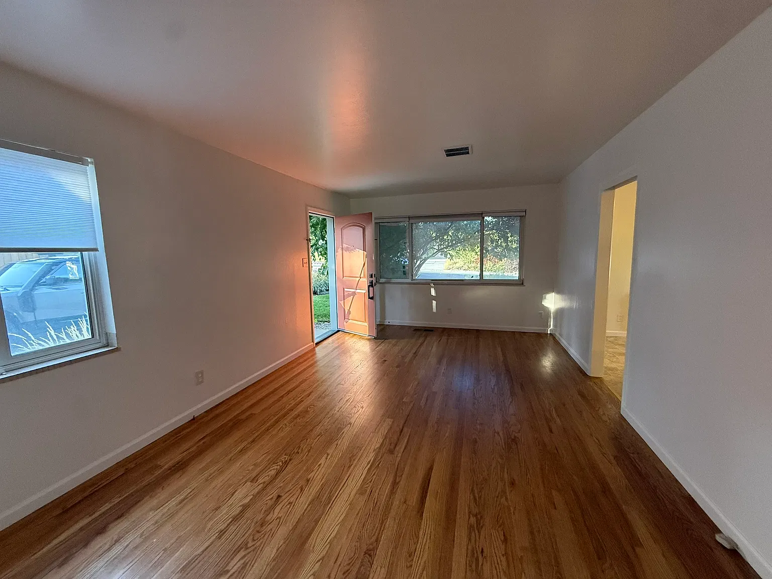 2 bed, 1010 sqft, $2,650 — Photo 3
