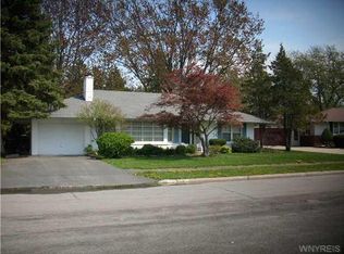 5 Standish Rd, Lockport, NY 14094