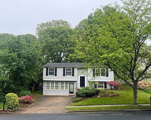 937 Marine Dr Photo 1