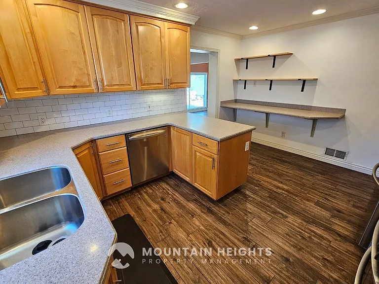 2473 S Hartford St — Photo 12