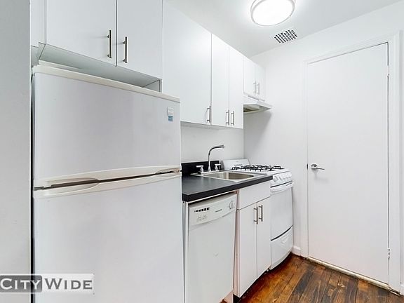 4th image of 37 E 65th St #B2