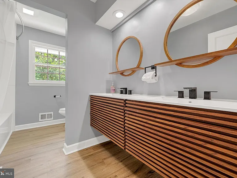 10533 Stevenson Rd — Photo 45