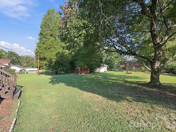 5th image of 105 Stoneybrook Rd