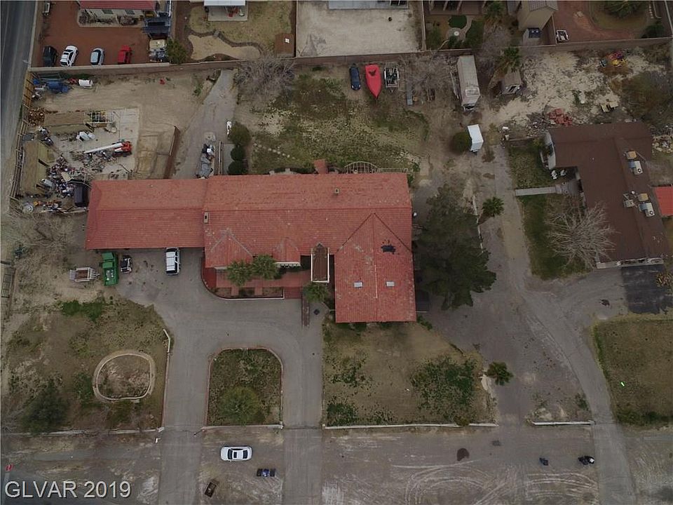 2nd image of 821 E Lone Mountain Rd